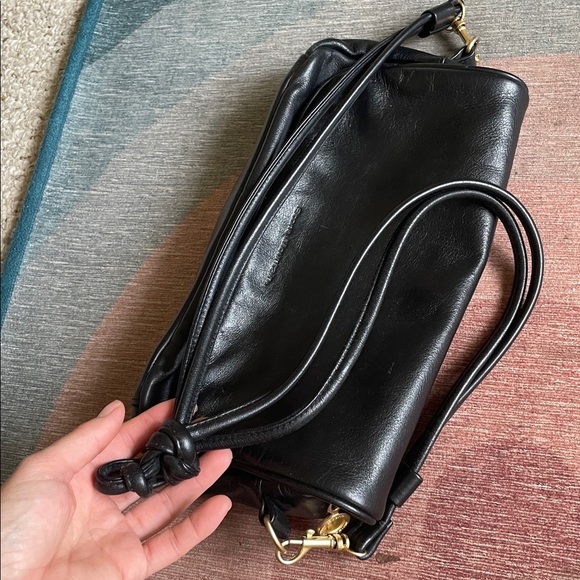 Stone Mountain Elegant Black Leather Shoulder Bag - Picture 9 of 9